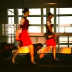 Quando il primo contatto è tutto: il lavoro invisibile delle hostess